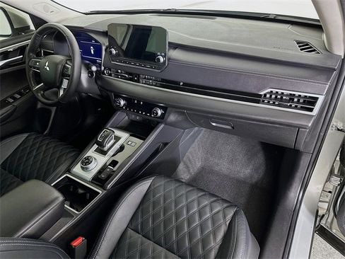 Used 2023 Mitsubishi Outlander SEL image 35