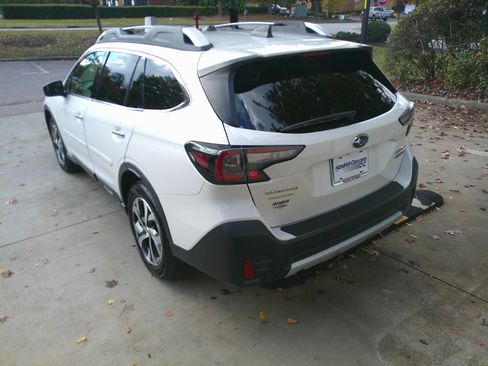 Used 2022 Subaru Outback Touring XT image 8