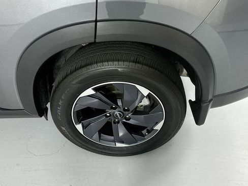 Used 2024 Nissan Rogue SV FWD image 30