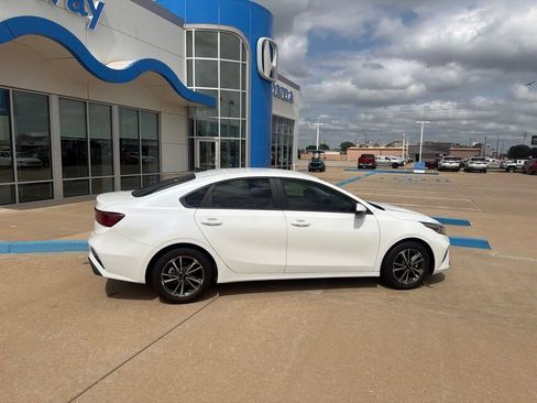 Used 2024 Kia Forte LXS w/ LXS Technology Package FWD image 16
