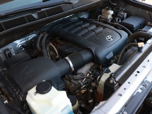 Used 2017 Toyota Tundra SR5 w/ SR5 Upgrade Package image 57