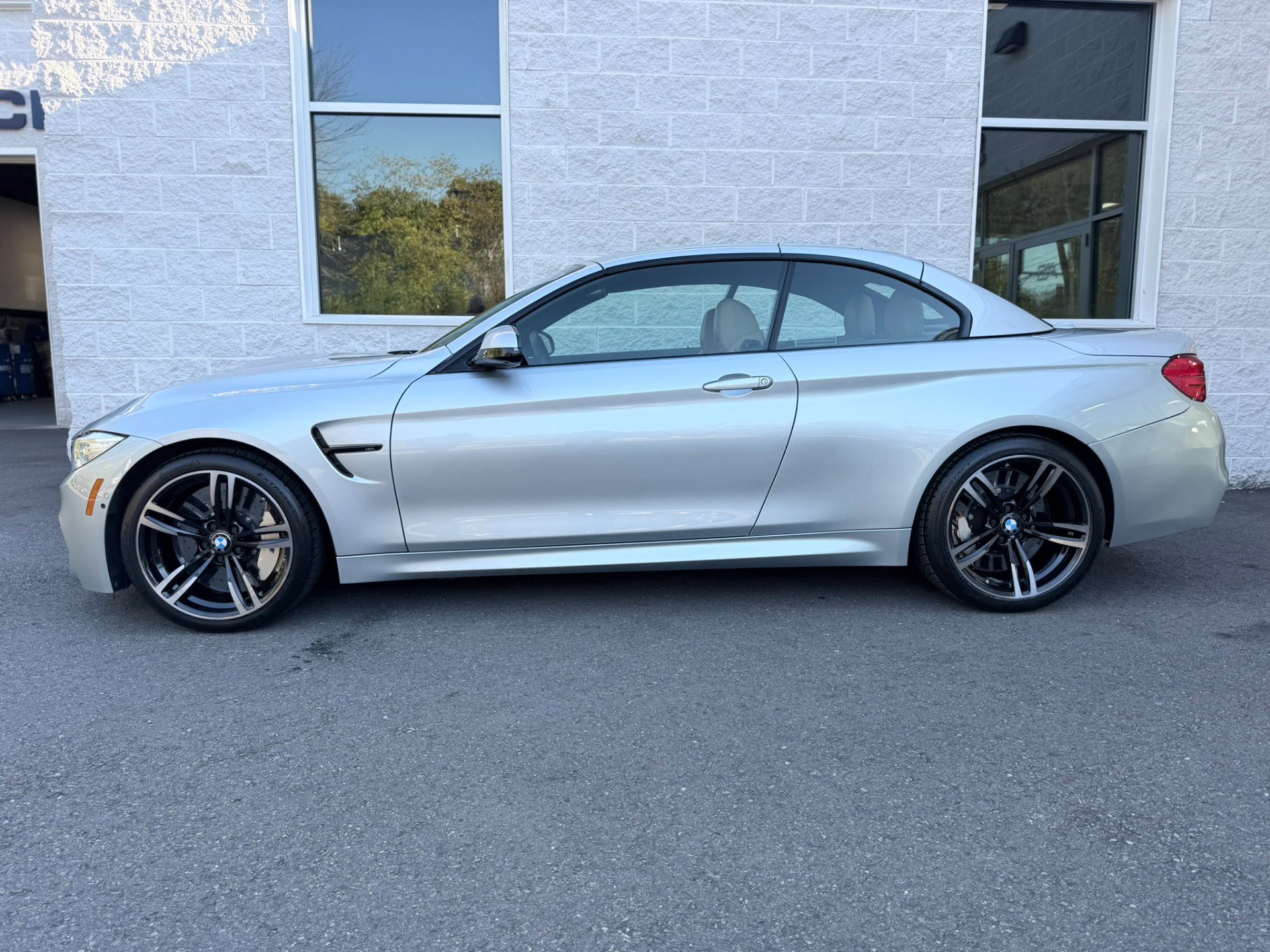 Used 2015 BMW M4 Convertible RWD image 5