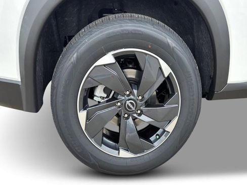 Certified 2026 Nissan Rogue SV AWD/4WD image 5