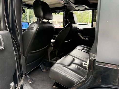 Used 2013 Jeep Wrangler Unlimited Sahara w/ Connectivity Group AWD/4WD image 30