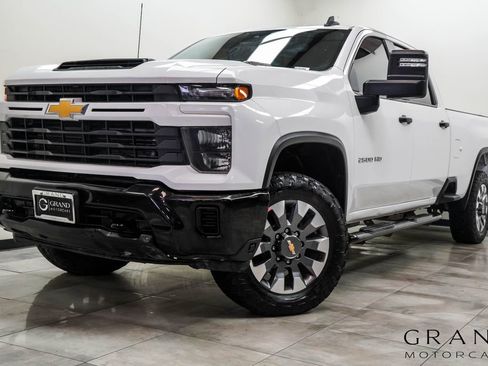 Used 2024 Chevrolet Silverado 2500 Custom w/ Custom Value Package AWD/4WD image 1
