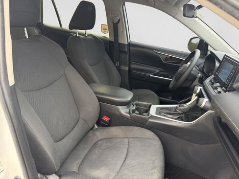 Used 2019 Toyota RAV4 LE image 15