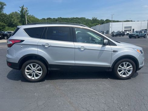 Used 2018 Ford Escape SE FWD image 4