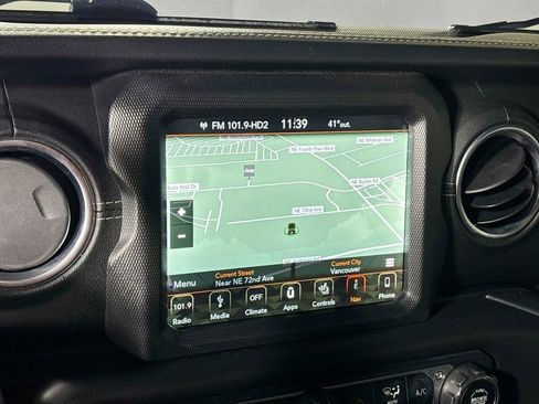 Used 2018 Jeep Wrangler Unlimited Sahara w/ Uconnect 4C Nav & Sound Group image 16