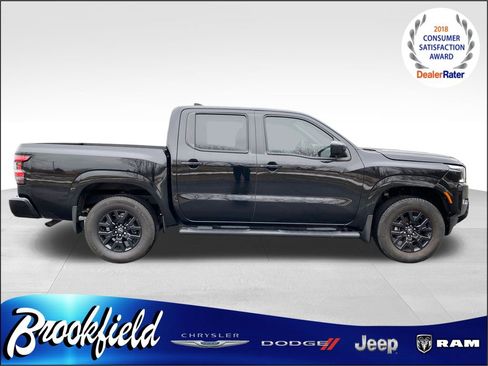 Used 2023 Nissan Frontier SV w/ Midnight Edition Package image 7