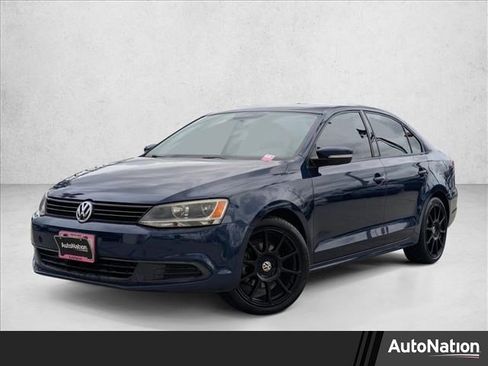 Used 2011 Volkswagen Jetta SE image 1