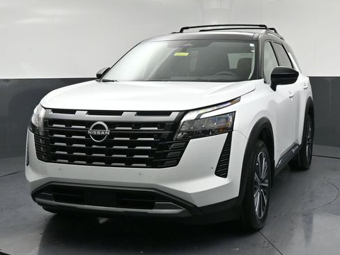 New 2026 Nissan Pathfinder Platinum w/ Lighting Package AWD/4WD image 3