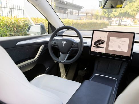 Used 2023 Tesla Model Y Standard Sport Utility 4D image 27