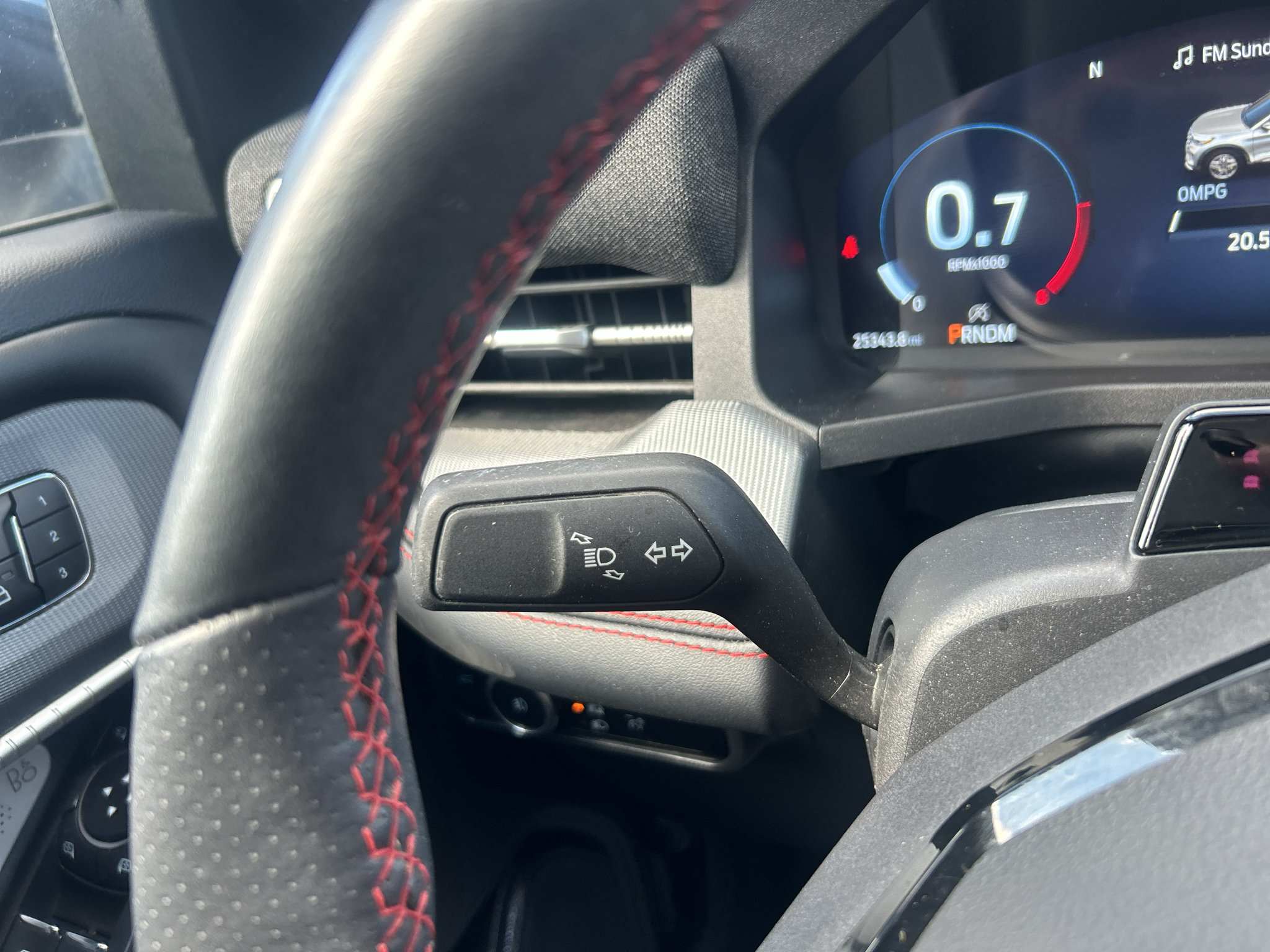 Used 2025 Ford Explorer ST RWD image 18