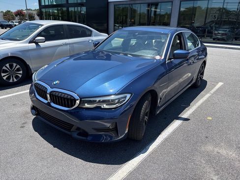 Used 2022 BMW 330i Sedan w/ Driving Assistance Package RWD image 3
