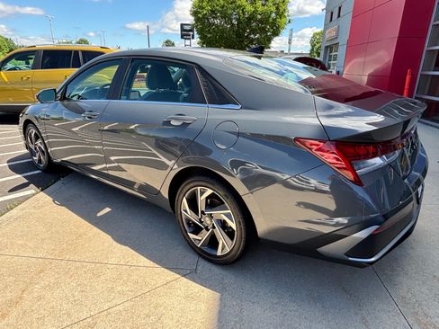 Used 2024 Hyundai Elantra Limited FWD image 6