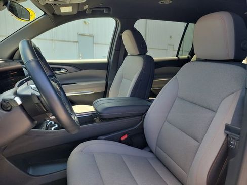 Certified 2025 Chevrolet Traverse LT FWD image 21