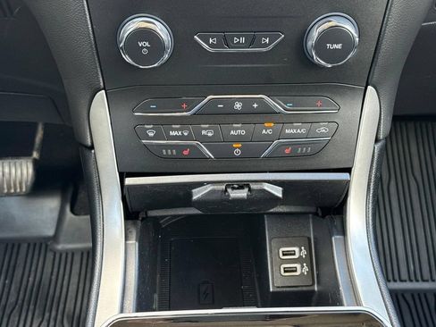 Used 2019 Ford Edge SEL w/ Equipment Group 201A AWD/4WD image 14