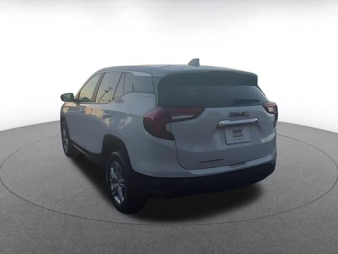 Used 2024 GMC Terrain SLE image 11