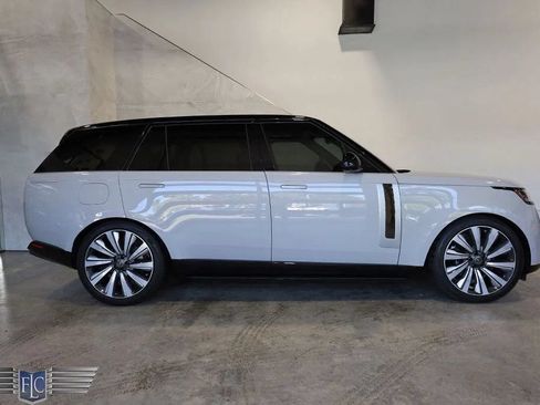 Used 2023 Land Rover Range Rover SV AWD/4WD image 2