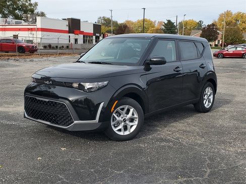 New 2025 Kia Soul LX image 1