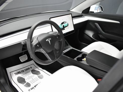 Used 2023 Tesla Model 3 Performance image 4