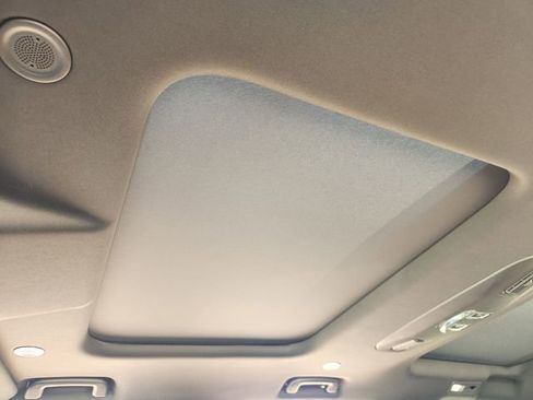 Used 2026 Land Rover Discovery Limited Edition image 18