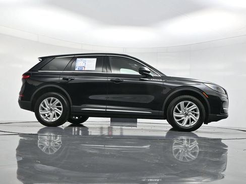 Used 2025 Lincoln Corsair AWD image 47