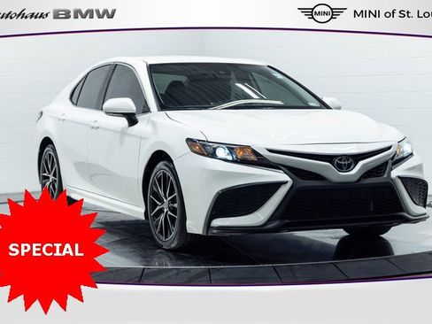 Used 2023 Toyota Camry SE image 1