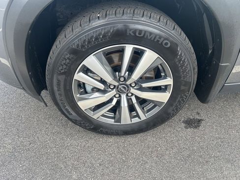 Certified 2025 Nissan Pathfinder SL image 9