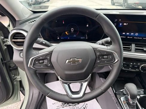 Used 2025 Chevrolet Trax ACTIV w/ Sunroof Package FWD image 25