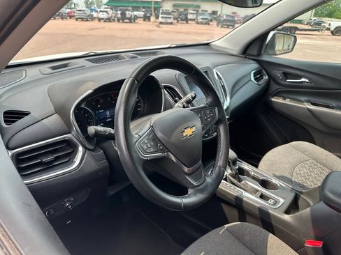 Used 2024 Chevrolet Equinox LT AWD/4WD image 2