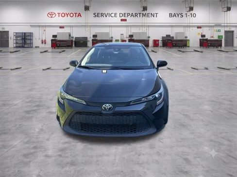 Used 2021 Toyota Corolla LE FWD image 3