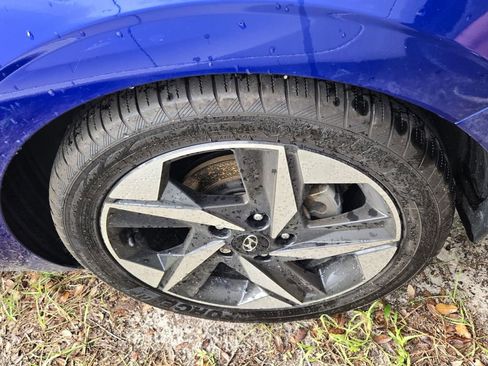 Used 2023 Hyundai Elantra Limited w/ Cargo Package image 9