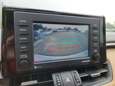 Used 2020 Toyota RAV4 XLE Premium FWD image 25