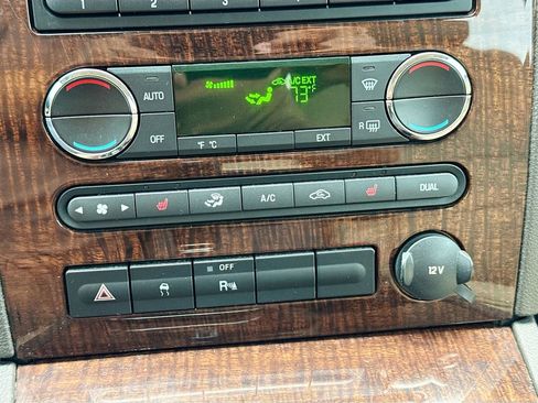 Used 2008 Ford Taurus Limited FWD image 16