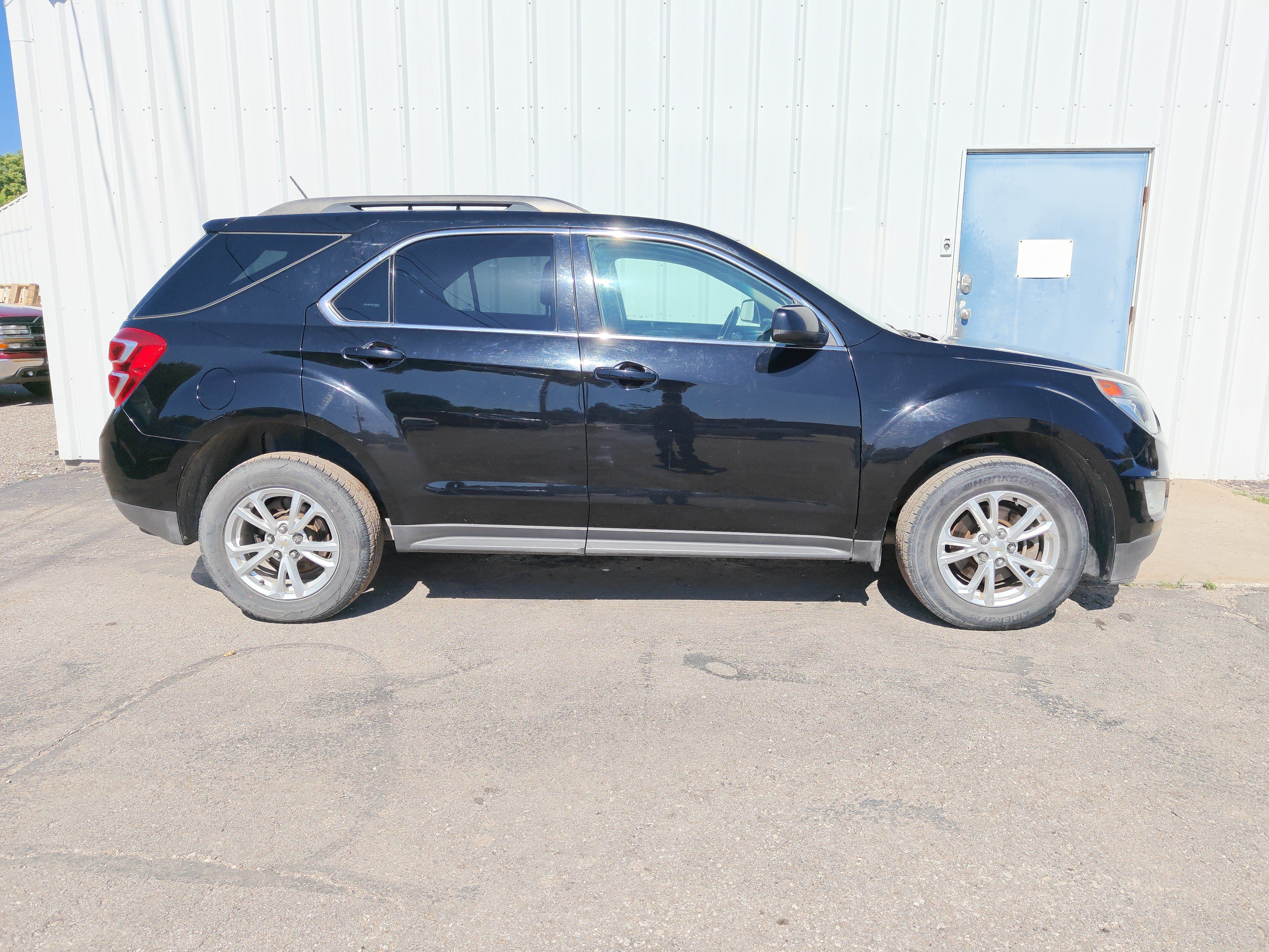 Used 2017 Chevrolet Equinox LT w/ Convenience Package FWD image 1