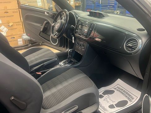 Used 2012 Volkswagen Beetle Turbo image 7