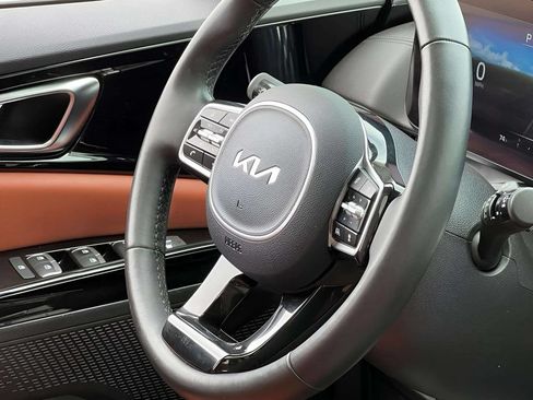 Used 2023 Kia Carnival SX Prestige FWD image 37