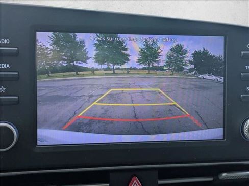 Used 2021 Hyundai Elantra SEL FWD image 13