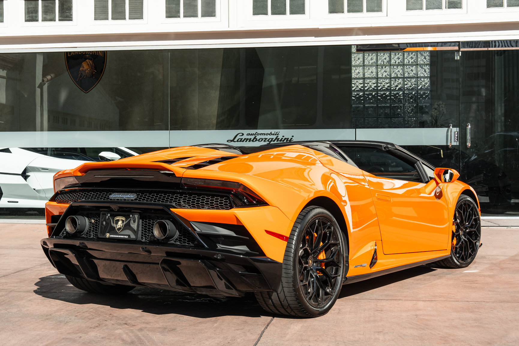 Used 2020 Lamborghini Huracan EVO RWD image 3