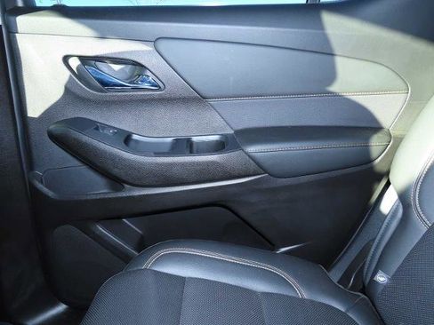 Used 2021 Chevrolet Traverse Premier image 19