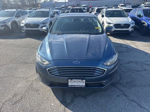 Used 2019 Ford Fusion SE image 2