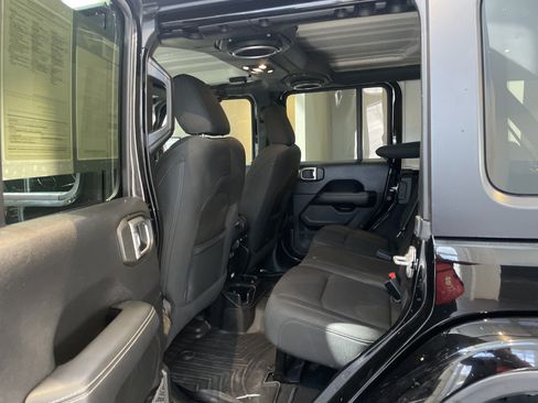 Used 2019 Jeep Wrangler Unlimited Sahara AWD/4WD image 33
