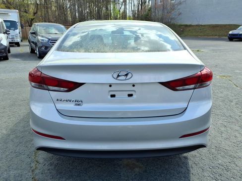 Used 2018 Hyundai Elantra SE image 4