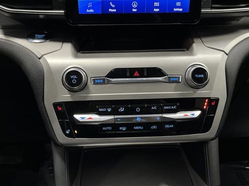 Used 2022 Ford Explorer XLT image 20