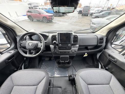 Used 2025 RAM ProMaster 2500 w/ Premium Convenience Group FWD image 14