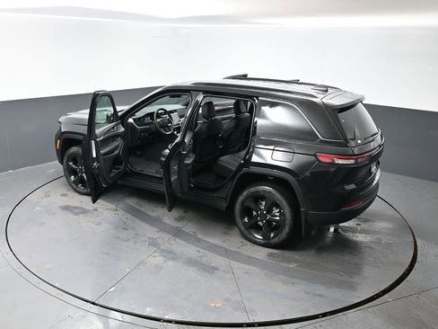 New 2026 Jeep Grand Cherokee Limited w/ Limited Altitude Package AWD/4WD image 47