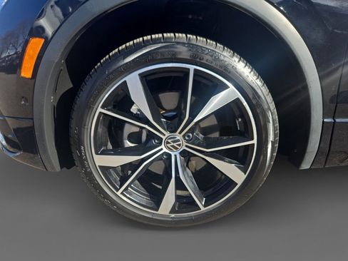 Used 2024 Volkswagen Tiguan SEL R-Line image 15