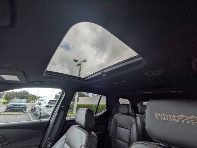 Used 2022 Chevrolet Traverse High Country FWD image 21