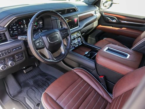 Used 2023 GMC Yukon XL Denali Ultimate AWD/4WD image 13